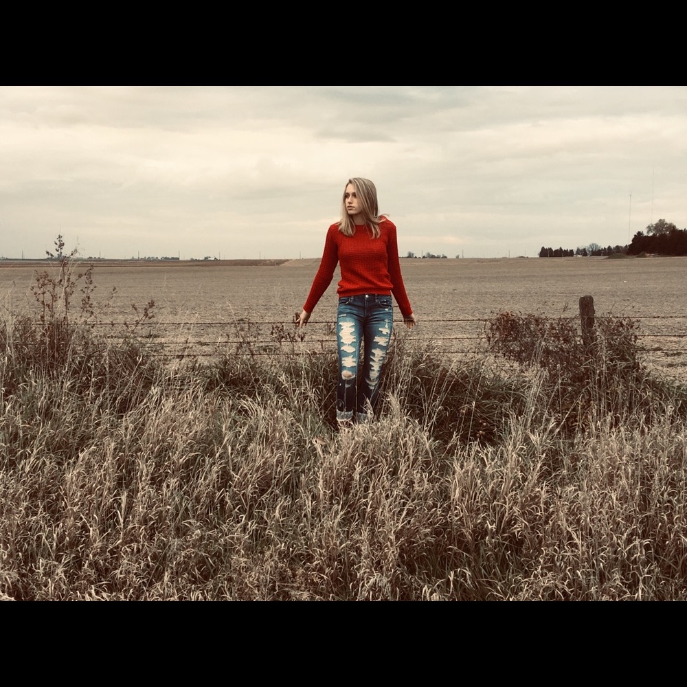 🔮Adorable Red Sweater!